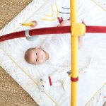 Voir le produit Tapis d'éveil bébé - Renard de Trois Kilos Sept
